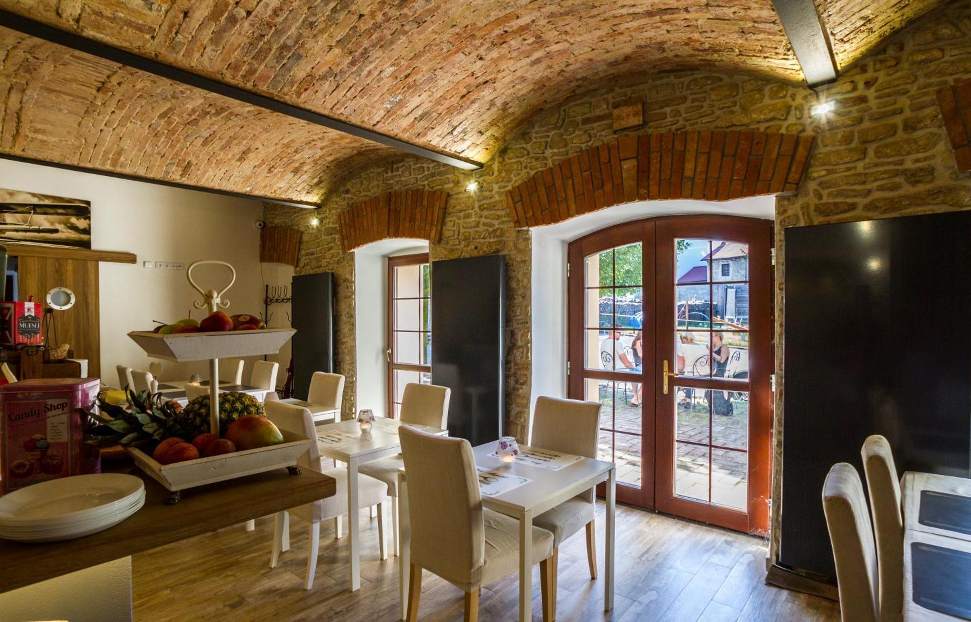Chateau Nightingales Hostoun Екстериор снимка