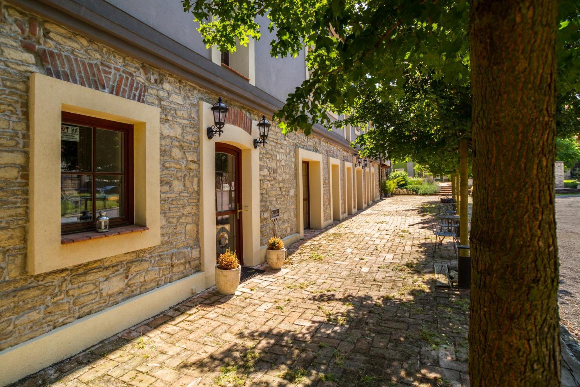 Chateau Nightingales Hostoun Екстериор снимка